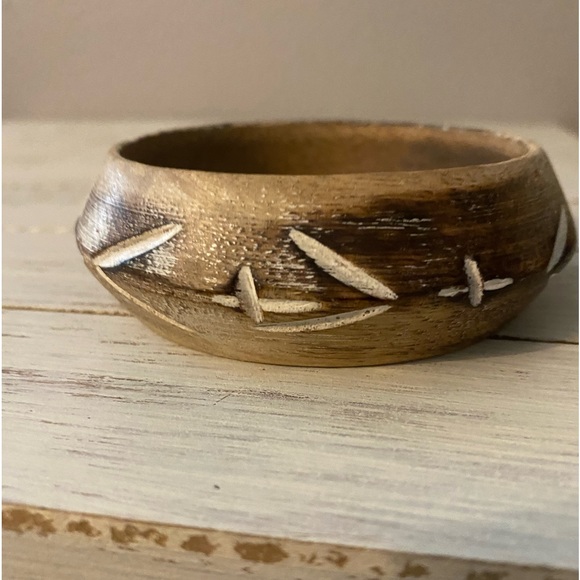 Vintage Carved Wooden Motif Bracelet Made in India Boho - Picture 8 of 8